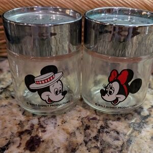 Disney Vuntage Mickey and Minnie Salt And Pepper Shakers
